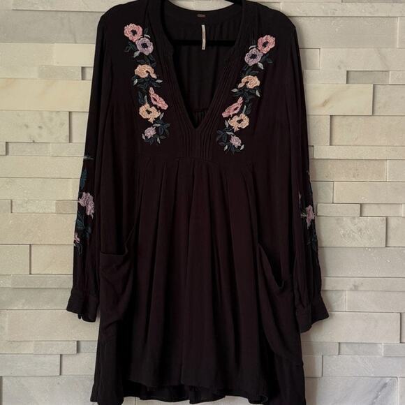 FREE PEOPLE Mia embroidered balloon sleeve plunge neck flowy mini dress M Black - Picture 2 of 8